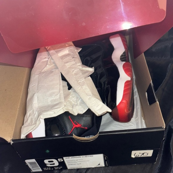 The Air Jordan 11 Retro Playoffs Bred 2012 - Picture 4 of 8